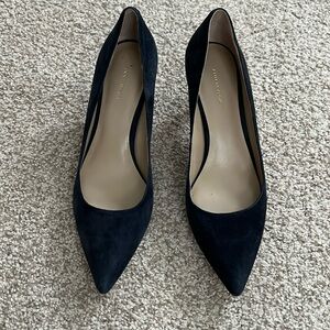Ann Taylor Navy Blue 💙 Suede pumps sz 8.5 EUC